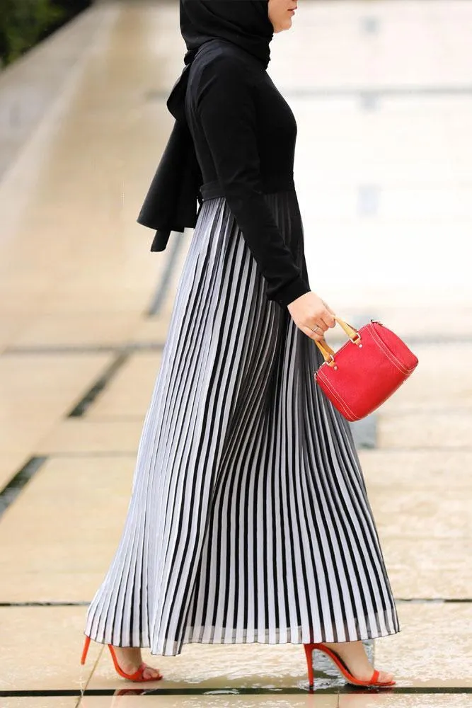 Elegant Accordion Pleats Maxi Dress