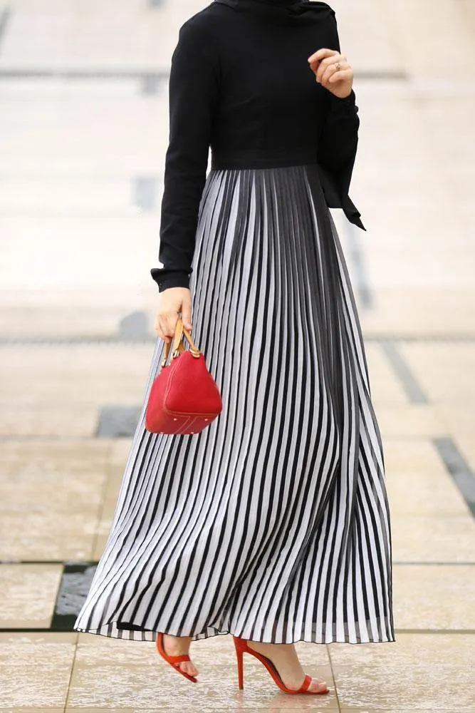 Elegant Accordion Pleats Maxi Dress