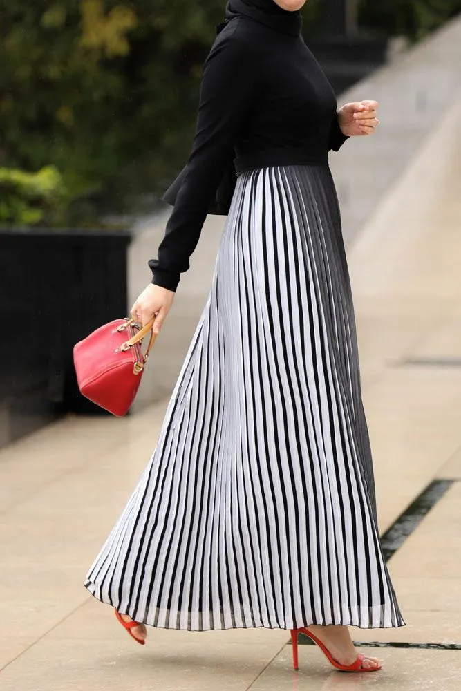 Elegant Accordion Pleats Maxi Dress