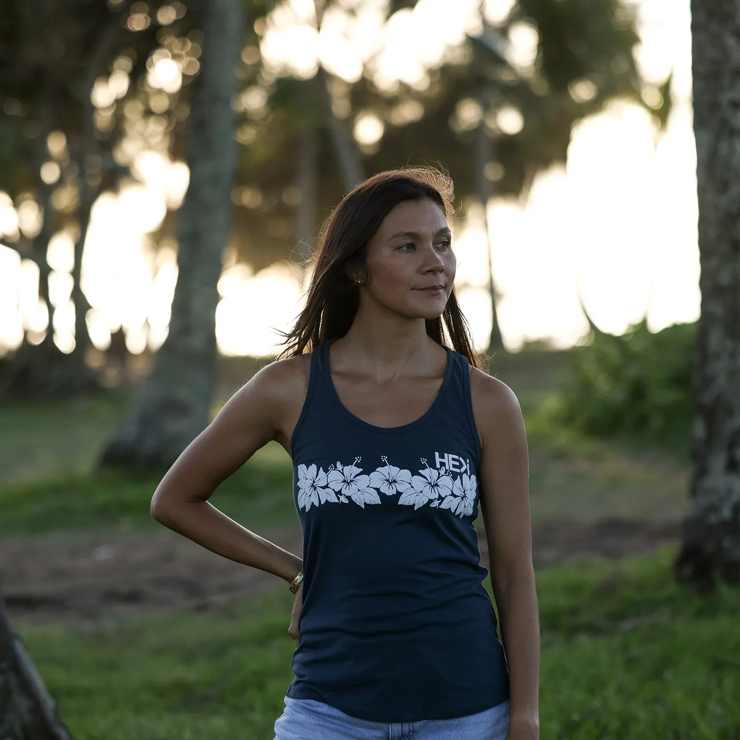 WOMEN'S ALOHA FRIDAY TANK IN INDIGO